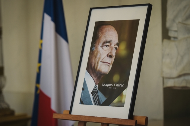 Portrait de l'ancien président de la République Jacques Chirac au palais de l'Elysée, où des registres de condoléances ont été ouverts au public, le 28 septembre 2019 à Paris  