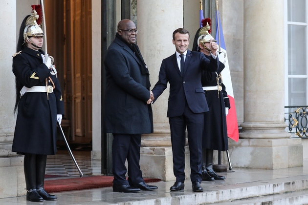 Le président Emmanuel Macron et son homologue congolais Félix Tshisekedi sur le perron de l'Elysée, en marge du Forum de Paris sur la Paix, le 12 novembre 2019 à Paris