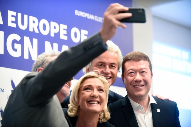 (g-d) Gerolf Annemans, du parti nationaliste d'extrême droite belge, Marine Le Pen, présidente du parti d'extrême droite français Rassemblement national, le député d'extrême droite néerlandais Geert Wilders et le chef de file de l'extrême droite tchèque