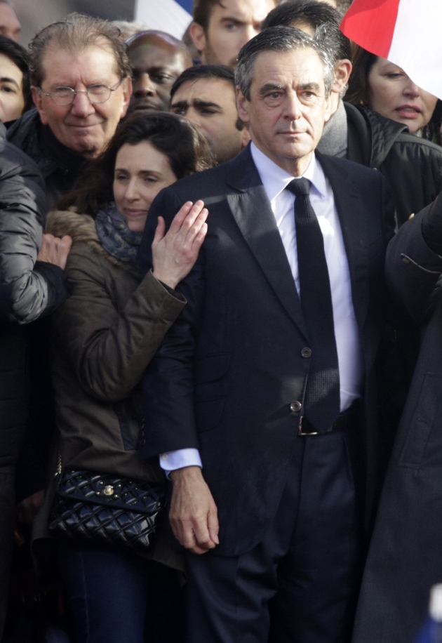 François Fillon et sa fille Marie (G) lors du rassemblement sur l'esplanade du Trocadéro le 5 mars 2017 à Paris 