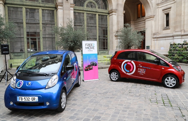 Voitures électriques en libre service Free2Move du groupe PSA, à Paris, le 29 novembre 2018