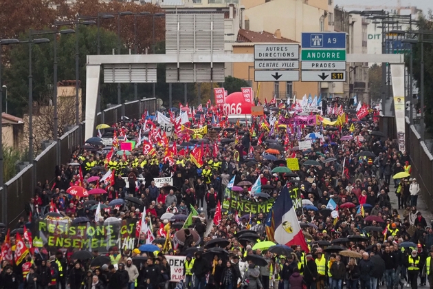Des milliers de personnes défilent à Perpignan contre la réforme des retraites, le 5 décembre 2019