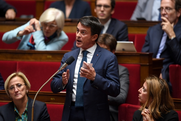 L'ancien Premier ministre Manuel Valls s'adresse à l'Assemblée nationale, durant la séance des questions au gouvernement, le 2 octobre 2018