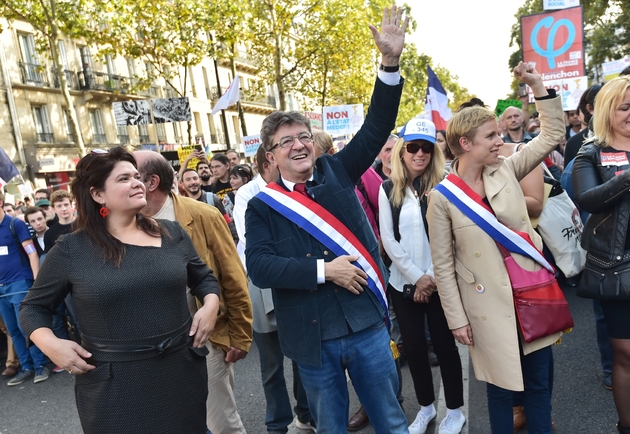 Raquel Garrido (g),  au côté de Jean-Luc Mélenchon, et de la députée LFI Clémentine Autain, lors d'une manifestation lancée à l'appel de LFI contre la réforme du Code du travail lancée par Emmanuel Macron, à Paris, le 23 septembre 2017