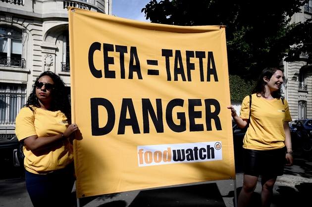 Des opposants au Ceta se sont rassemblés mardi aux abords de l'Assemblée, le 16 juillet 2019