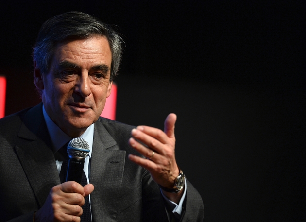 François Fillon, le candidat LR à l'élection présidentielle, devant une centaine d'entrepreneurs réunis par le Medef à Paris le 28 mars 2017
