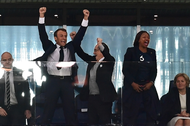 L'explosion de joie du président français Emmanuel Macron, de celui de la FFF Noël Le Graët et de la ministre de Sports Laura Flessel, après la victoire des Bleus en finale du Mondial, le 10 juillet 2018 à Moscou
