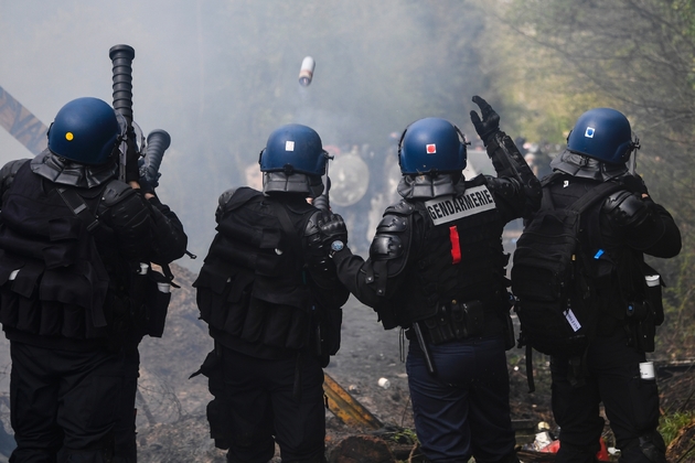 Affrontement entre police et zadistes à Notre-Dame-des-Landes dimanche 15 avril 2018