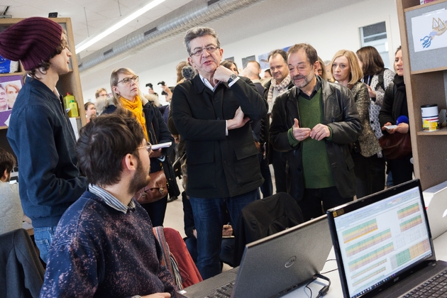 Jean-Luc Mélenchon visite l'Ecole nationale du jeu et des médias interactifs et numériques (ÉNJMIN), le 27 janvier 2017 à Angoulême