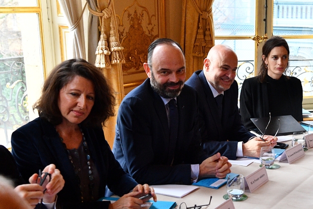 Agnès Buzyn, Edouard Philippe et Laurent Pietraszewski lors de rencontres bilatérales avec syndicats et patronat, le 10 janvier 2020 à Paris