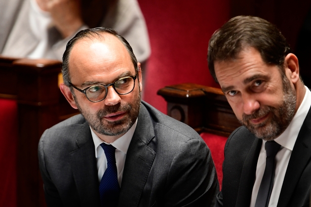 Le Premier ministre Edouard Philippe au côté de Christophe Castaner, secrétaire d'Etat aux Relations avec le Parlement, à l'Assemblée, le 15 novembre 2017