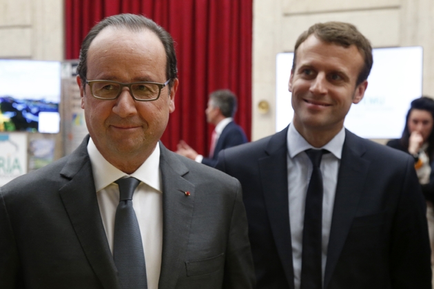 François Hollande et  Emmanuel Macron le 23 mai 2017 à l'Elysée à Paris