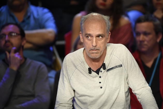 Le candidat trotskiste à l'élection française Philippe Poutou lors du débat télévisé à La Plaine-Saint-Denis, le 4 avril 2017