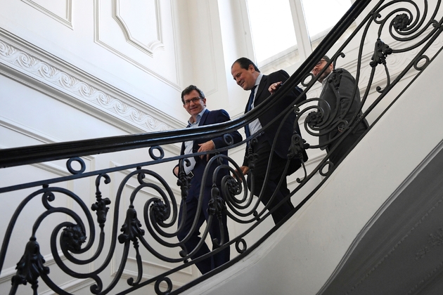 Christophe Borgel, président du comité d'organisation de la primaire (G) et Jean-Christophe Cambadélis, premier secrétaire du PS, le 8 décembre 2016 à Paris