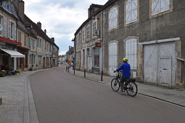 Des entreprises fermées à Varzy, dans la Nièvre, le 4 avril 2017