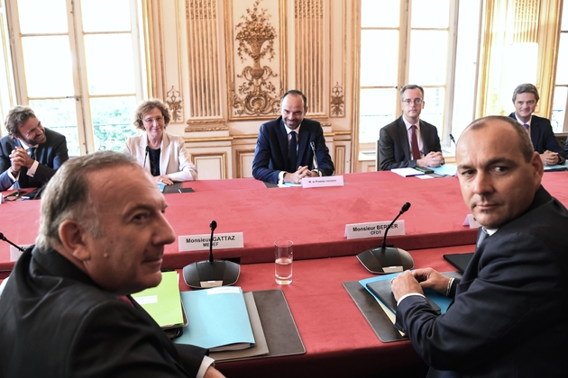 Le patron du Pierre Gattaz, le secrétaire général de la CFDT Laurent Berger, la ministre du Travail Muriel Pénicaud et le Premier ministre Edouard Philippe lors d'une réunion à Matignon le 31 août 2017