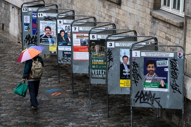 Affiches électorales à Paris, le 14 mars 2020