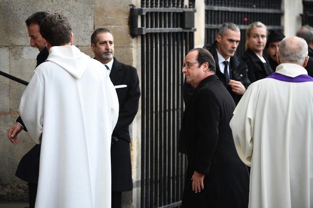 Le président François Hollande à son arrivée aux obsèques de François Chérèque célébrées à l'église Saint-Sulpice le 5 janvier 2017 à Paris