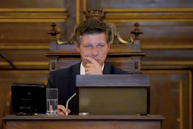 Nicolas Florian, nouveau maire de Bordeaux, préside le conseil municipal le 7 mars 2019