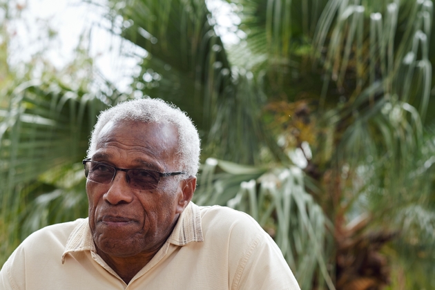 Elie Poigoune, président de la Ligue des droits de l'homme de Nouvelle-Calédonie, pose pour un entretien à l'AFP à Nouméa, le 1er novembre 2018