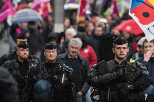 Des forces de l'ordre lors de la manifestation à Nantes contre la réforme des retraites le 20 février 2020