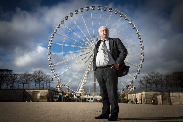 Marcel Campion devant sa grande roue, place de la Concorde, le 23 novembre 2017