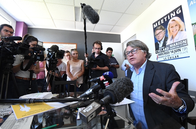 Gilbert Collard (d), candidat Front national aux législatives, à Vauvert le 12 juin 2017
