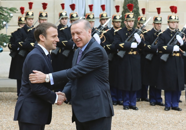 Emmanuel Macron (G) reçoit son homologue turc Recep Tayyip Erdogan à l'Elysée, le 5 janvier 2018