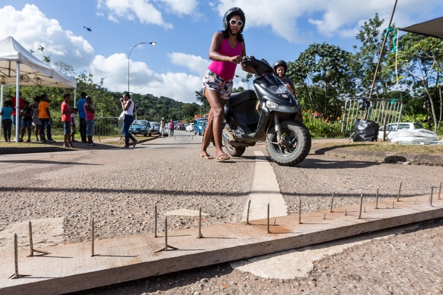 Un barrage sur la route de l'aéroport, le 29 mars 2017 en Guyane