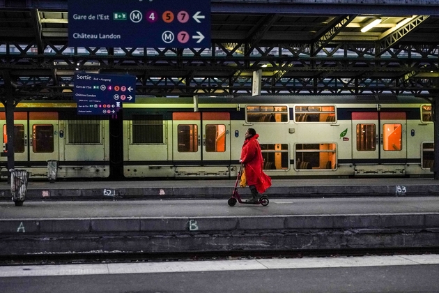 Sur un quai de la Gare de l'Est à Paris, le 13 décembre 2019