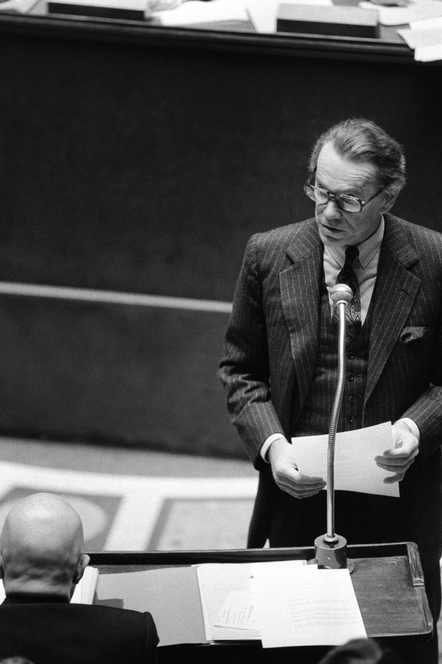 Albin Chalandon, ministre de la Justice et Garde des Sceaux, à l'Assemblée nationale, le 27 octobre 1986 à Paris