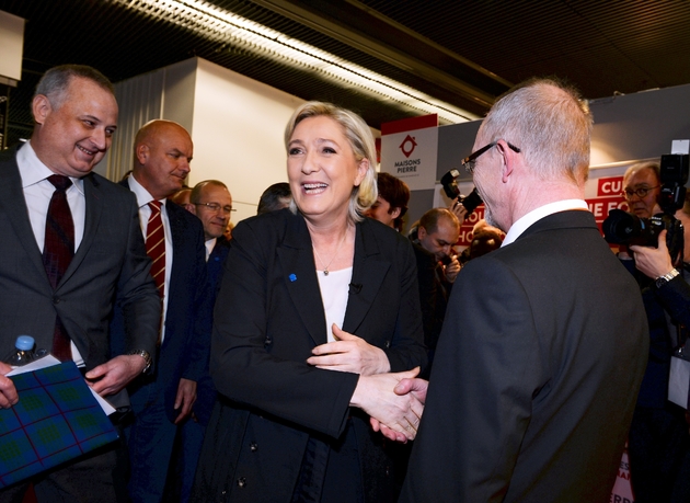 Marine Le Pen en visite au Salon des Entrepreneurs le 1er février 2017 à Paris