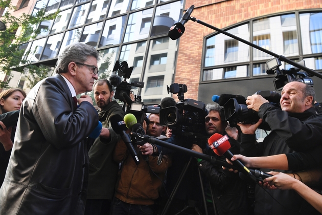 Jean-Luc Mélenchon attaque Yann Barthès, TF1 échappe à Cyril Hanouna — Quotidien Jean-Luc Mélenchon attaque Yann Barthès, TF1 échappe à Cyril Hanouna — Quotidien