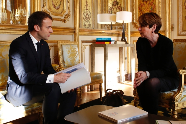 Le président Emmanuel Macron rencontre la Contrôleure des prisons, Adeline Hazan, le 28 février 2018 à l'Elysée, à Paris