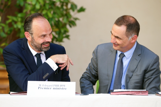 Le Premier ministre Edouard Philippe (g) et le président du Conseil exécutif de Corse Gilles Simeoni, le 3 juillet 2019 à Bastia, en Corse 