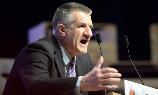 Jean Lassalle, centriste non-inscrit et candidat à l'élection présidentielle le 30 mars 2017 lors de son 