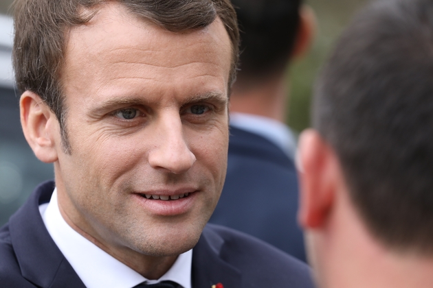 Le président Emmanuel Macron s'est rendu dans une usine de saucisses lors de sa visiste en Corse, le 4 avril 2019