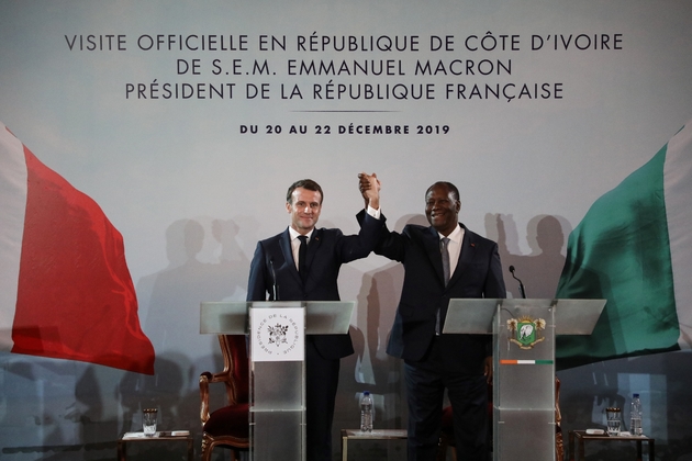 Le président français Emmanuel Macron et son homologue ivoirien Alassane Ouattara lors d'une conférence de presse, le 21 décembre 2019 à Abidjan