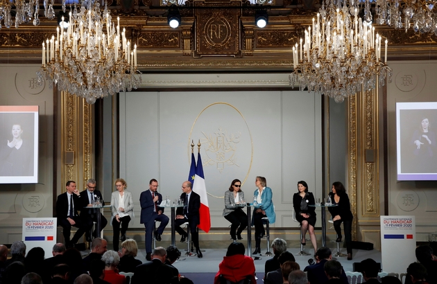 Des ministres et responsables associatifs participent à une 