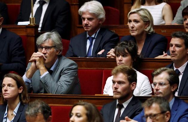 La députée LREM Sandrine Le Feur (en dessous de Marine Le Pen et à droite de Stéphane Le Foll) lors de l'ouverture de session de la législature le 27 juin 2017