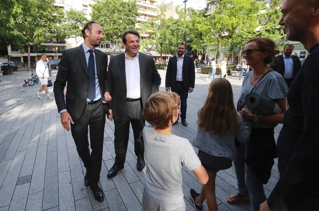 Edouard Philippe et Thierry Solère (D), en campagne pour les législatives, le 5 juin 2017 à Boulogne-Billancourt