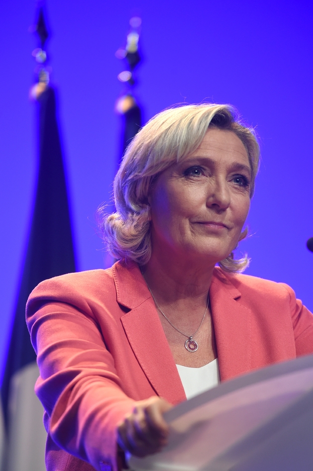 Marine Le Pen à la tribune lors de la Fête du drapeau du RN, le 23 septembre 2018 à Mantes-la-Ville