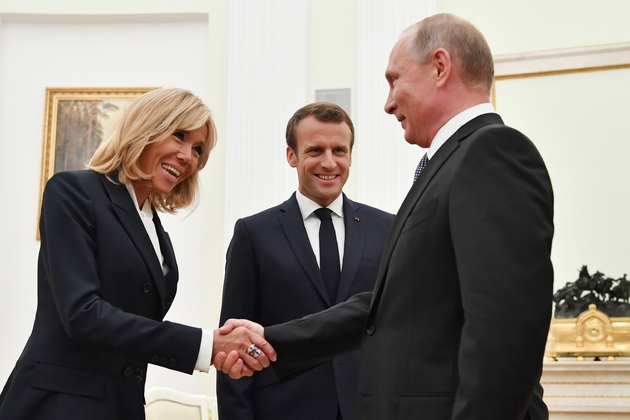 Le président russe Vladimir Poutine reçois au Kremlin à Moscou son homologue français Emmanuel Macron et son épouse Brigitte Macron,le 15 juillet 2018