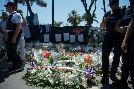 Des policiers municipaux sur la Promenade des Anglais, à Nice le 25 juillet 2016