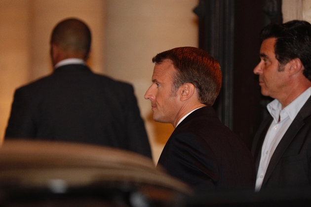 Emmanuel Macron arrive au domicile de Jacques Chirac, rue de Tournon à Paris, le 26 septembre 2019