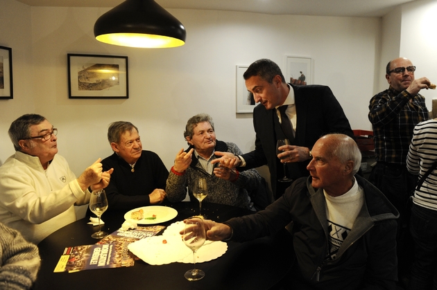 Le sénateur FN Stéphane Ravier, lors d'une galette des rois partagée avec des militants le 28 janvier 2017 à Marseille