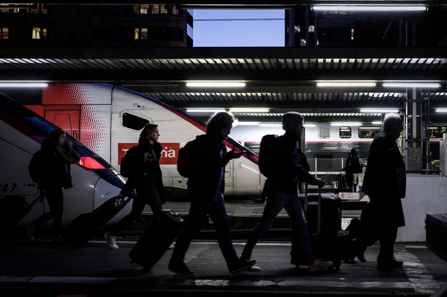 Des voyageurs à la gare de Lyon à Paris, le 20 décembre 2019 lors de la grève contre la réforme des retraites