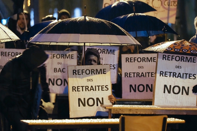 Etudiants et professeurs manifestent contre la réforme des retraites à Tours, le 30 janvier 2020