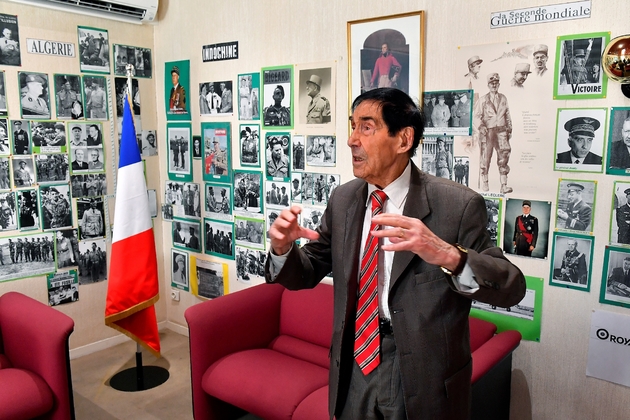 La maire de Saint-Seurin-sur-l'Isle, Marcel Berthomé, ici dans son bureau le 16 janvier 2020, cultive une certaine nostalgie de son passé militaire