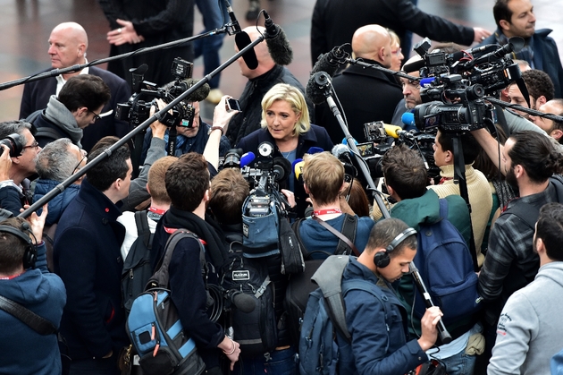 Marine Le Pen (c), le 2 décembre 2016 à Villepinte